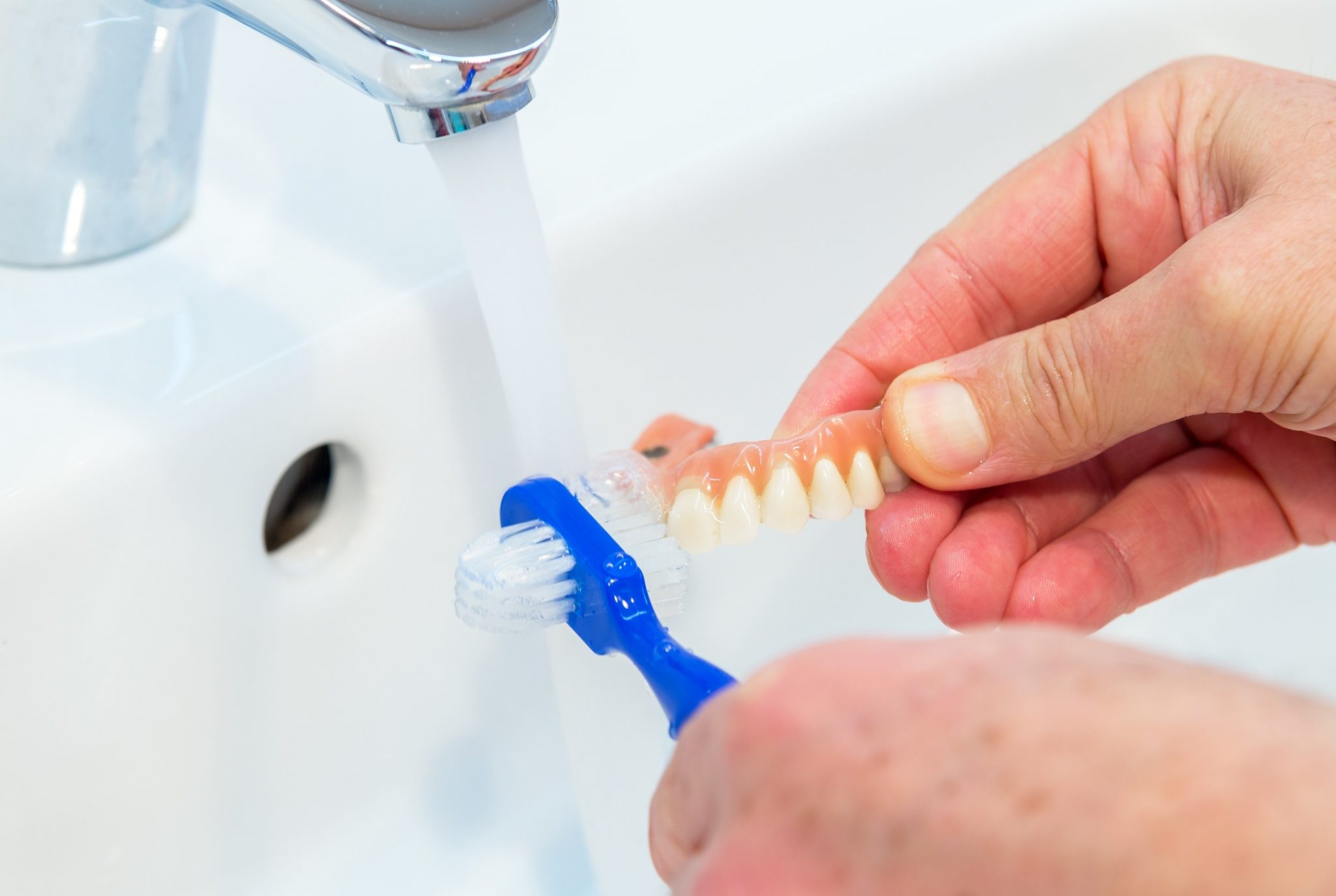 How to Whiten Dentures Safely for a Brighter Smile